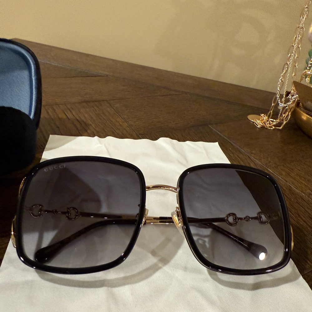 Authentic Gucci 1016SK Sunglasses - Picture 5 of 7